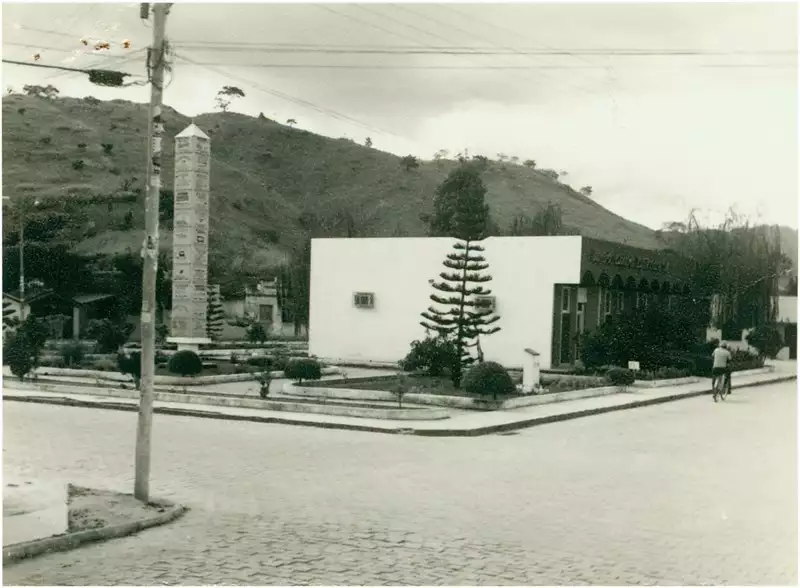 Foto 8: Praça Alexandrino Ribeiro : Mantenópolis, ES