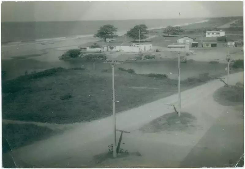 Foto 2: [Vista parcial da cidade] : Praia de Marobá : Presidente Kennedy, ES