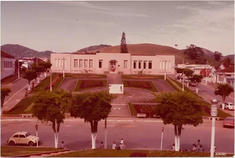 Foto 3: Escola de 1º Grau Manoel Franco : Praça Governador Bley : São José do Calçado, ES