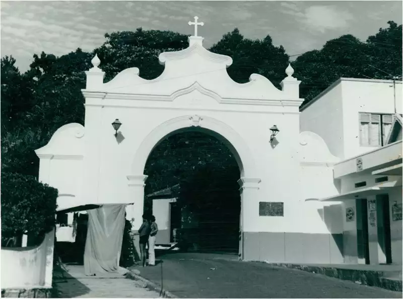 Foto 91: Portão de acesso ao Convento da Penha : Vila Velha, ES