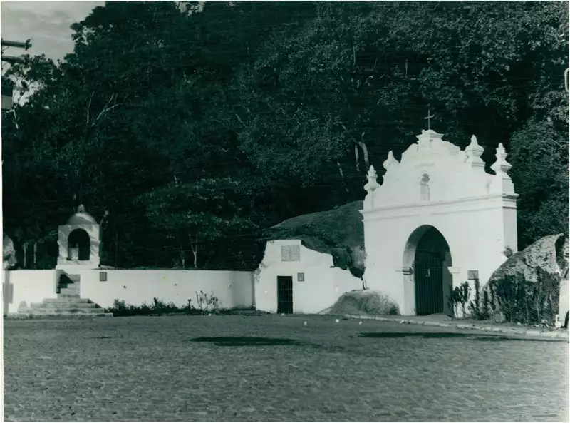 Foto 92: [Pátio de acesso ao] Convento da Penha : Vila Velha, ES
