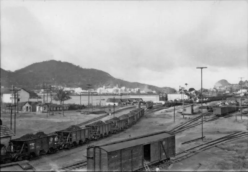 Foto 1: Vista de Vitória, tirada da ponte sobre a E. Ferro (ES)