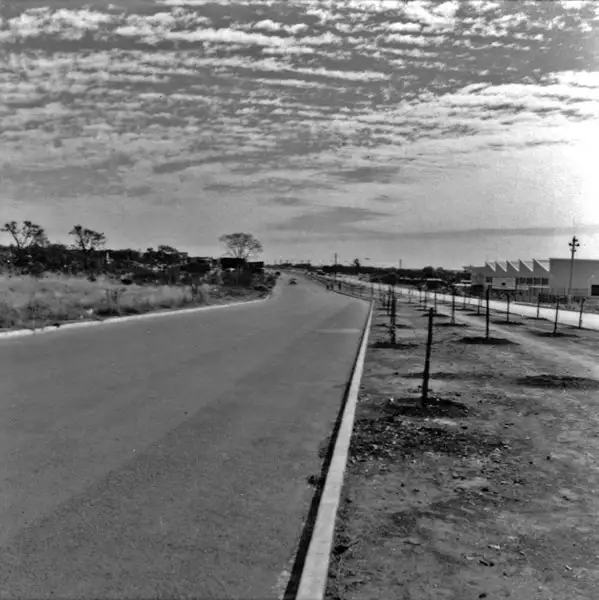 Foto 8: Trecho da estrada Brasília/Anápolis, 18 Km. de Brasília (DF)