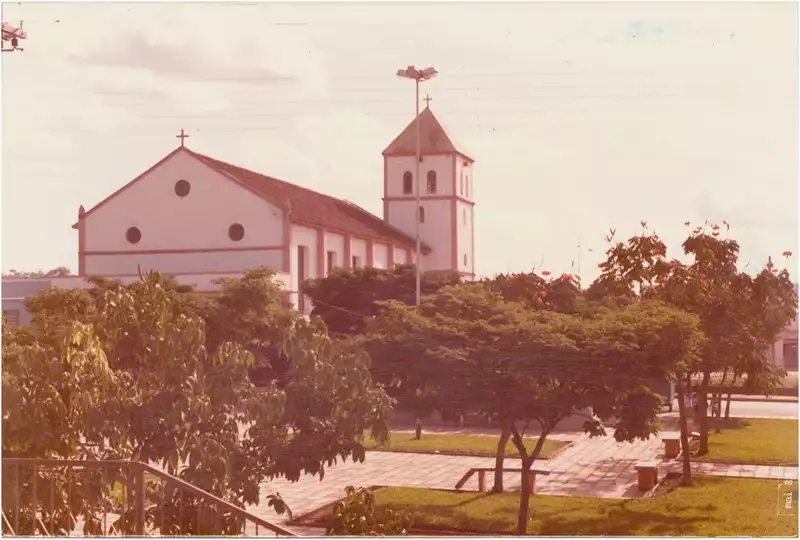 Foto 5: Praça da Matriz : Igreja São Francisco de Assis : Anicuns, GO