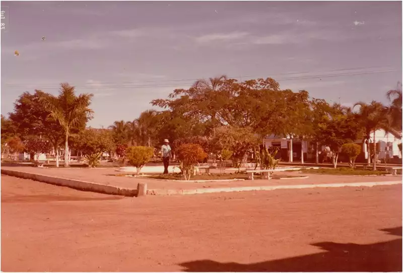 Foto 5: Praça Cordeiro : Córrego do Ouro, GO