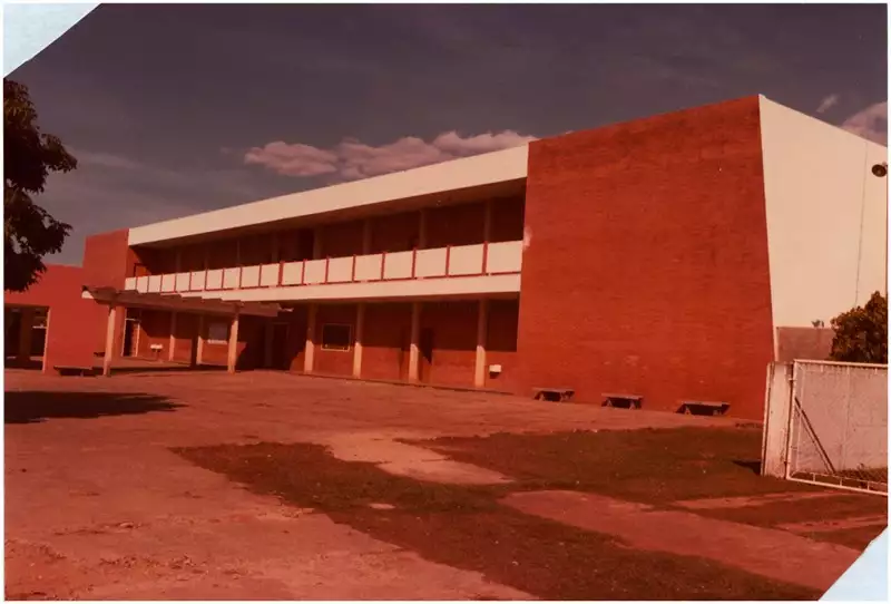 Foto 12: Escola Estadual de 1º e 2º Grau Jales Machado : Goianésia, GO