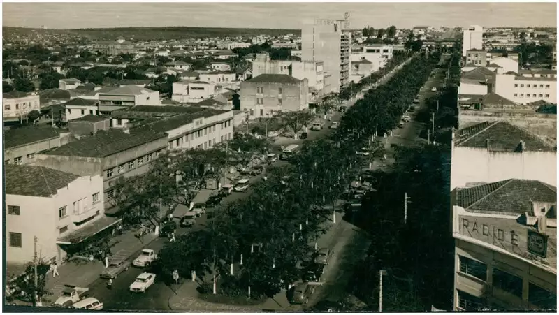 Foto 3: Vista aérea da cidade : Avenida Goiás : Goiânia, GO