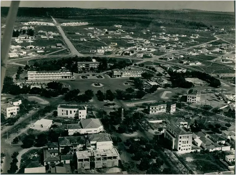 Foto 42: Vista aérea da cidade : Praça [Doutor Pedro Ludovico Teixeira] : Palácio das Esmeraldas : Goiânia, GO