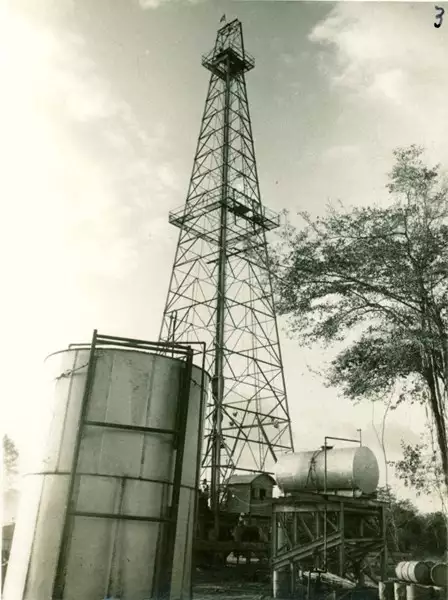 Foto 12: Torre de petróleo : Guimarães, MA