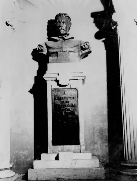 Foto 215: Busto de Daniel de La Touche em São Luís (MA)
