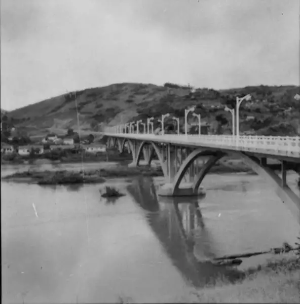 Foto 8: Ponte em Além Paraíba (MG)