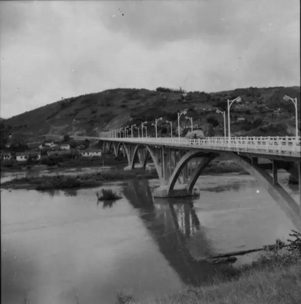 Foto 9: Ponte em Além Paraíba (MG)