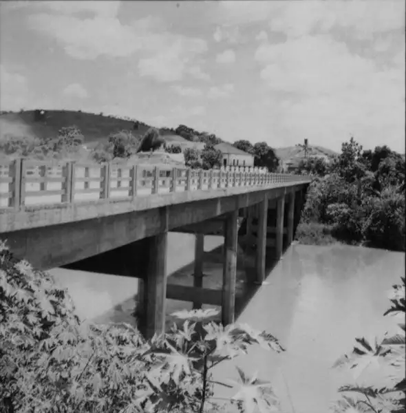 Foto 1: Ponte sobre o Rio Pomba : Município de Cataguases