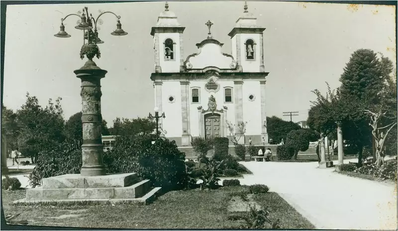 Foto 9: Praça Barão de Queluz : [Chafariz] : Igreja Matriz de Nossa Senhora da Conceição : Conselheiro Lafaiete, MG