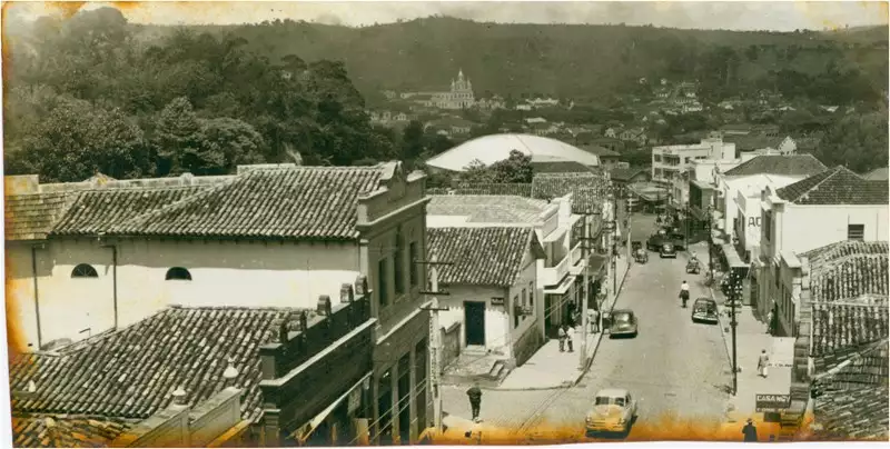 Foto 31: Rua Melo Viana : [vista panorâmica da cidade] : Conselheiro Lafaiete, MG