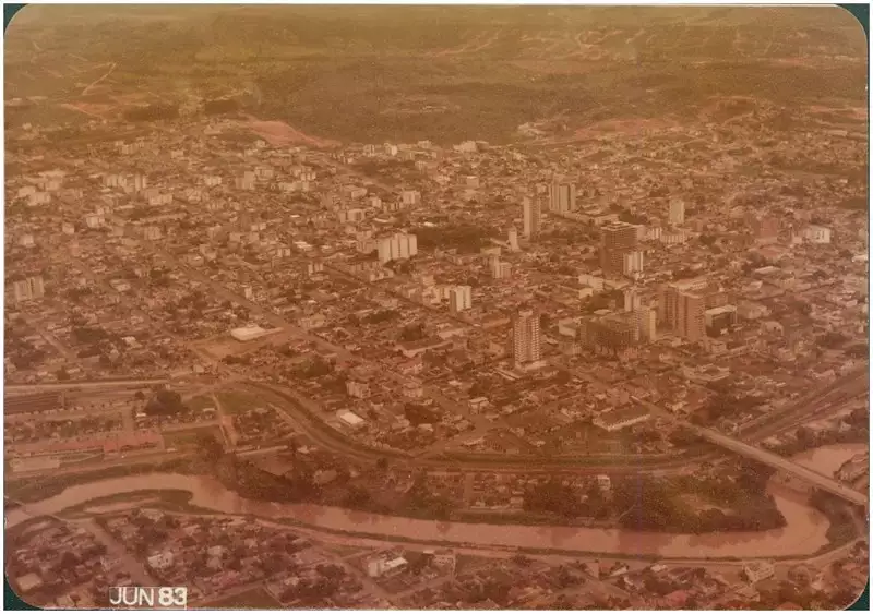 Foto 1: Vista aérea da cidade : Divinópolis, MG
