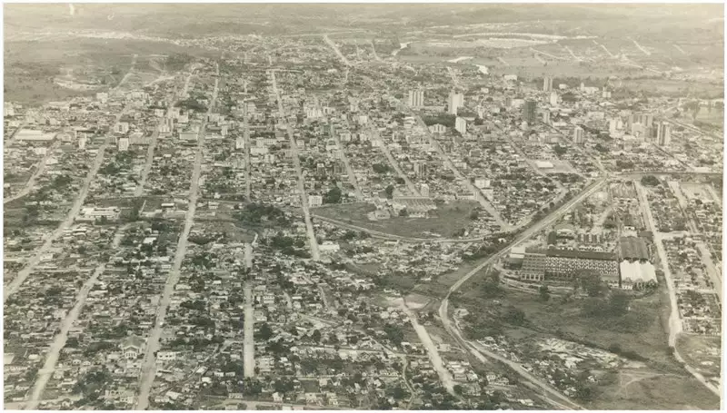 Foto 27: Vista aérea da cidade : Divinópolis, MG