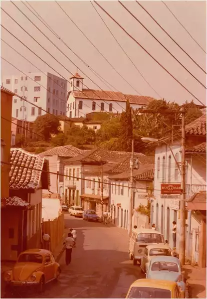 Foto 18: Rua Tiradentes : [Igreja de Nossa Senhora da Saúde] : Itabira (MG)