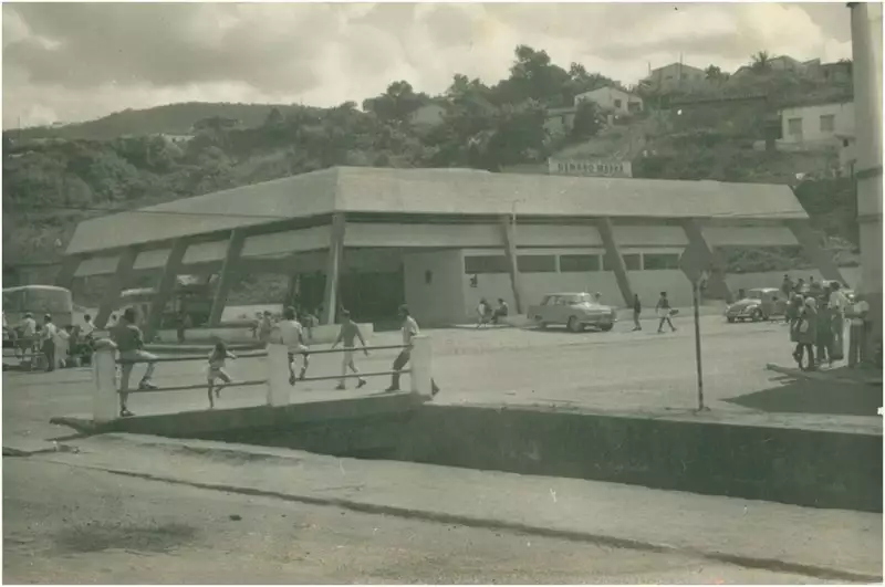 Foto 131: Estação Rodoviária Genaro Mafra : [vista panorâmica da cidade] : Itabira (MG)