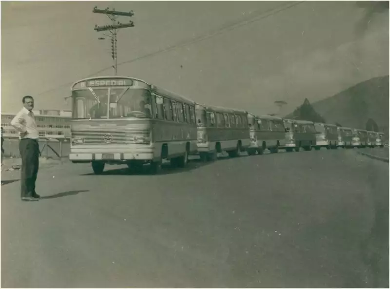 Foto 134: [Ônibus da] Transportes Cisne Ltda. : Itabira (MG)