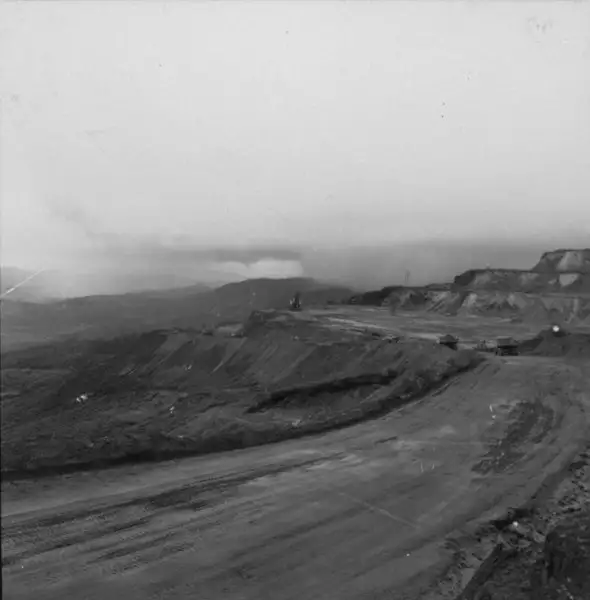 Foto 27: Exploração do minério - Usina Cauê - M. Itabirito (MG)