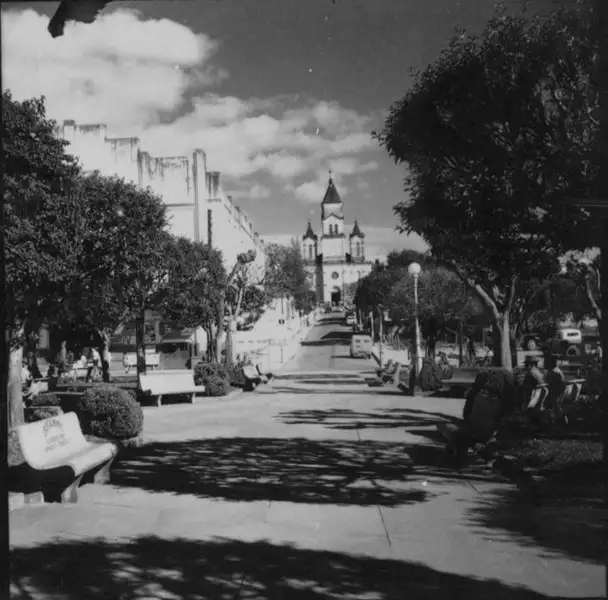 Foto 47: Praça central da cidade de Itajubá (MG)