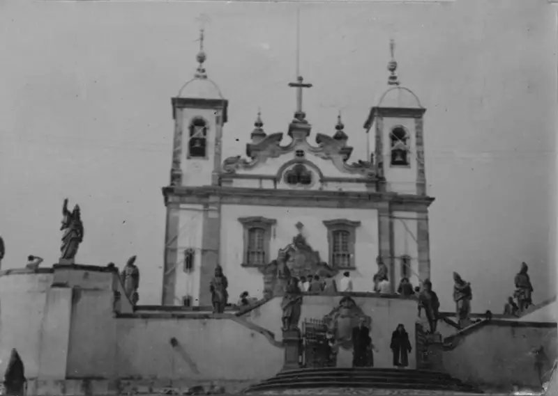 Foto 8: Adro da Igreja Senhor de Matozinhos - Obra do Aleijadinho em pedra sabão - Estilo Barroco século XVIII : município de Matozinhos