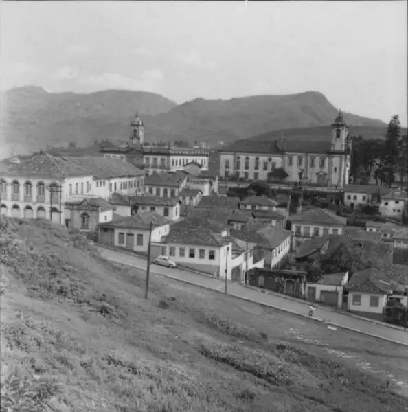Foto 39: Vista do Museu dos Inconfidentes, vendo-se a Igreja Nossa Senhora do Carmo (MG)