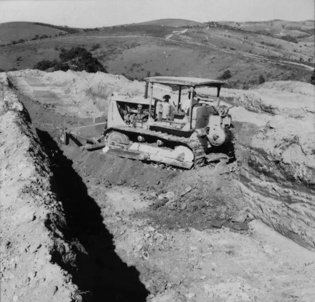 Foto 86: Cartefillas abrindo caminho para pesquisa de minérios (MG)