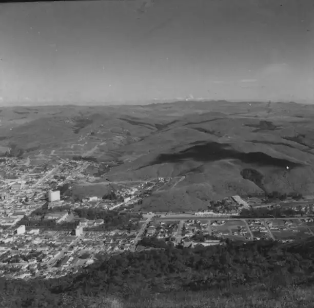 Foto 119: Panoramica do relevo e da cidade de Poços de Caldas (MG)