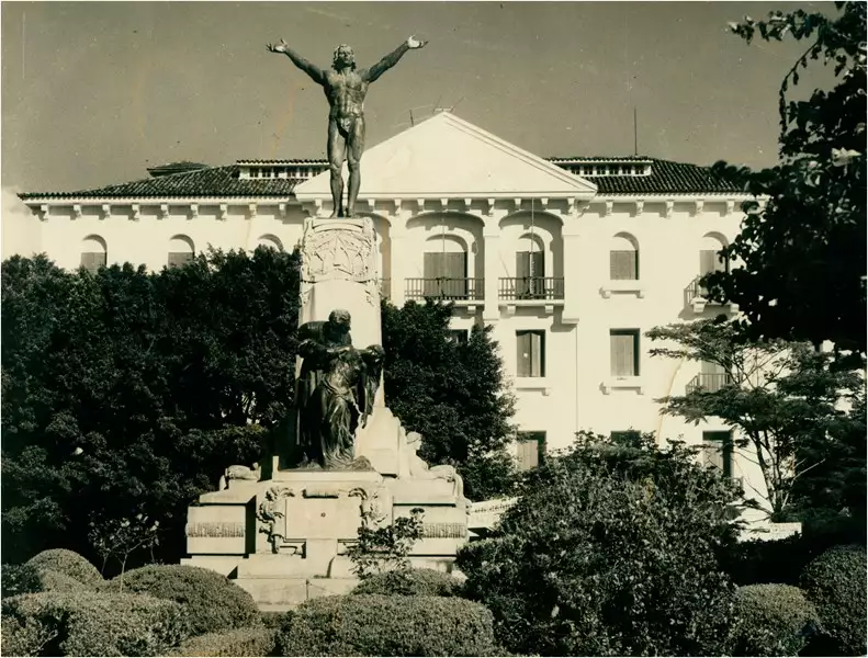 Foto 155: [Praça Doutor Pedro Sanches : Monumento Minas ao Brasil] : Palace Hotel : Poços de Caldas (MG)