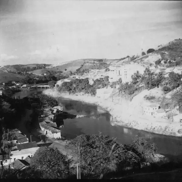 Foto 6: Vista geral de Ponte Nova, localizada num terraço (MG)
