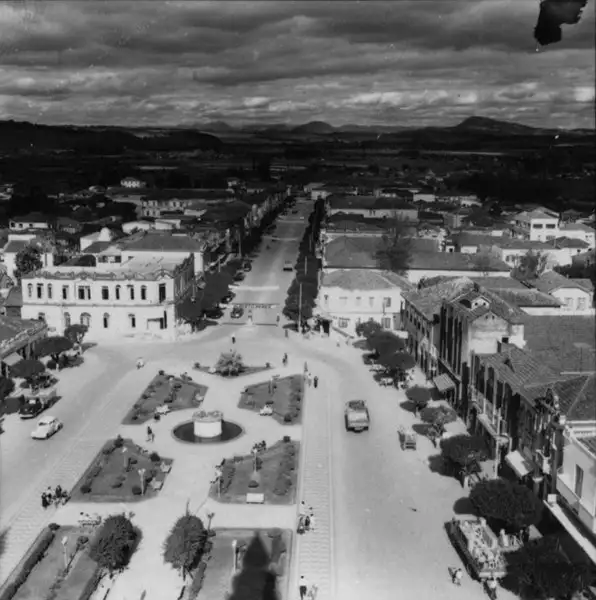 Foto 4: Vista da cidade de Pouso Alegre tiradas da torre da Igreja (MG)