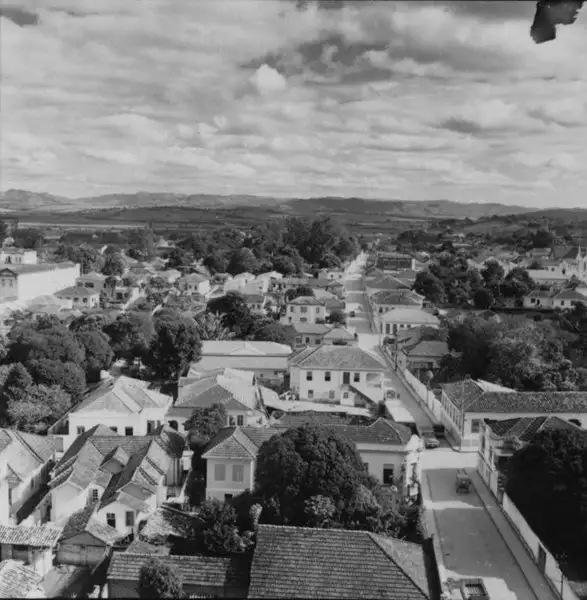 Foto 5: Vista da cidade de Pouso Alegre tiradas da torre da Igreja (MG)