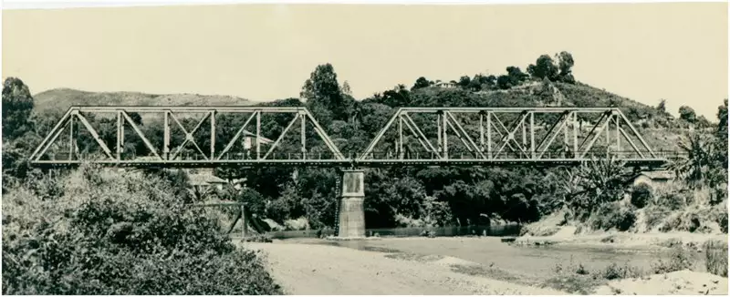 Foto 35: Ponte Ferroviária : Sabará, MG