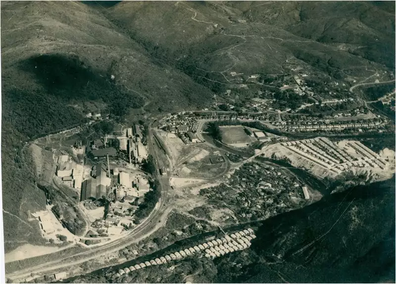 Foto 42: Companhia Siderúrgica Belgo-Mineira : [vista aérea da cidade] : Sabará, MG