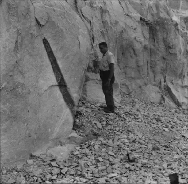 Foto 26: Afloramento de granito : Município de Santa Rita do sapucaí