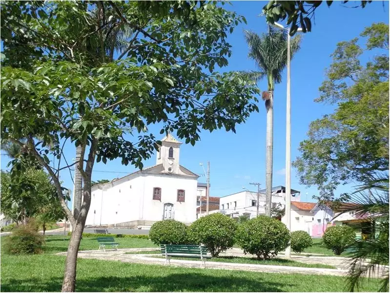 Foto 7: Praça Pedro Severino de Aguiar : Igreja do Rosário : São Francisco de Paula, MG
