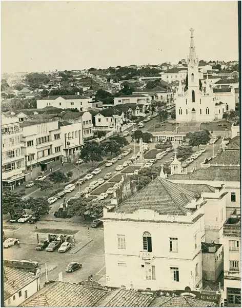 Foto 33: [Praça Rui Barbosa : Catedral Metropolitana do Sagrado Coração de Jesus] : vista [panorâmica] da cidade : Uberaba, MG