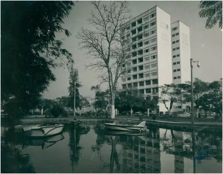 Foto 59: Jardim Público : Edifício IOSA. : Corumbá, MS