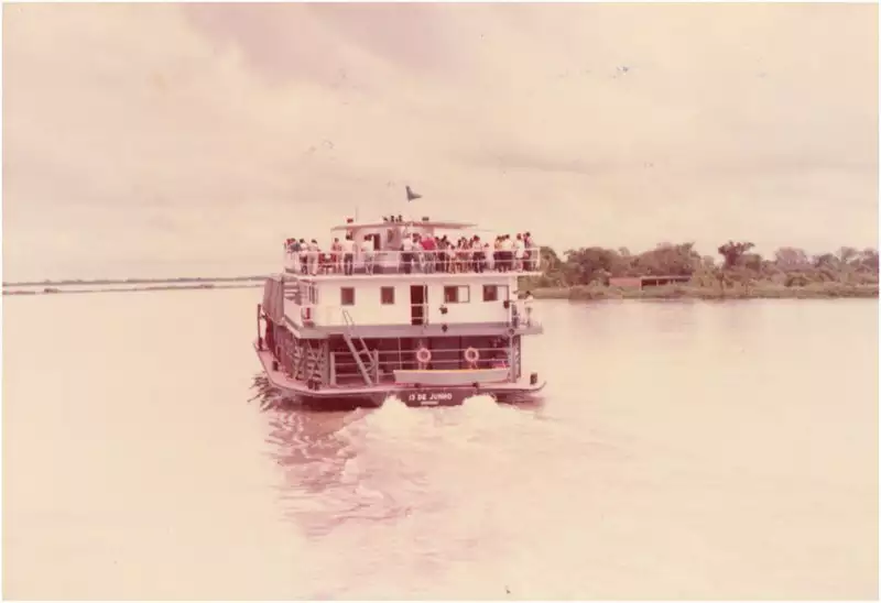 Foto 64: Rio Paraguai : [barca] : Corumbá, MS