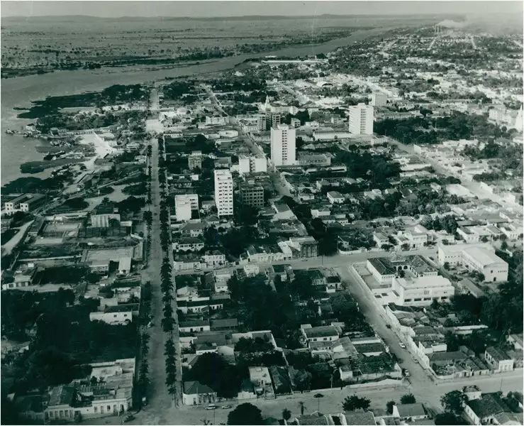 Foto 78: Vista aérea da cidade : [Rio Paraguai] : Corumbá, MS