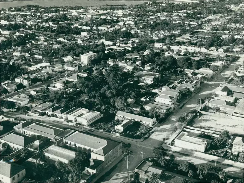 Foto 79: Vista aérea da cidade : [Rio Paraguai] : Corumbá, MS