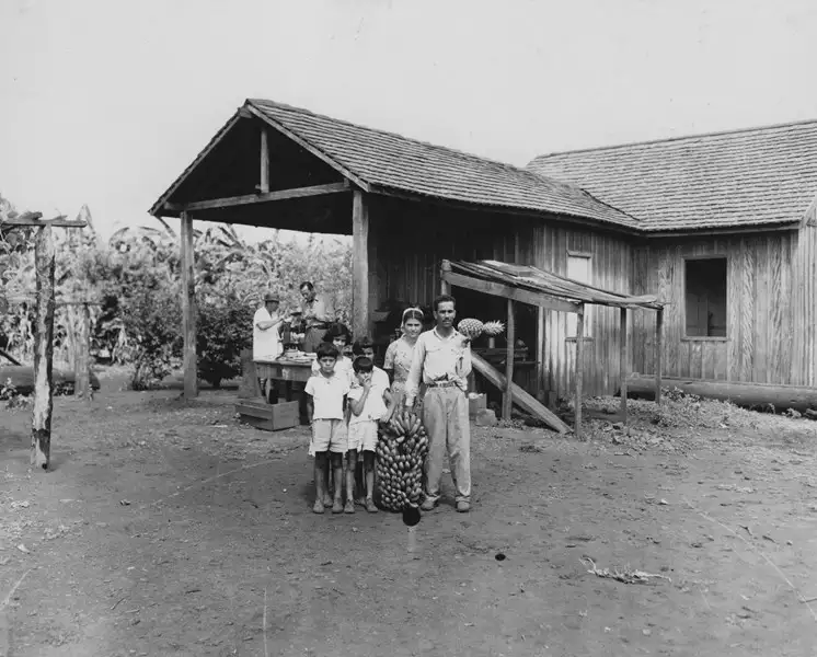Foto 34: A família do colono Manhães - Colônia Federal de Dourados (MT)
