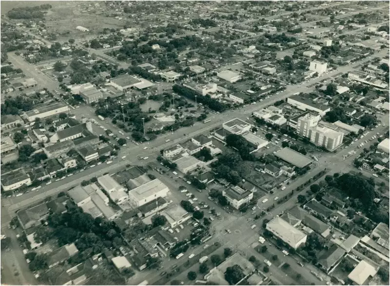 Foto 40: Vista aérea da cidade : Praça Mario Corrêa : Dourados (MS)