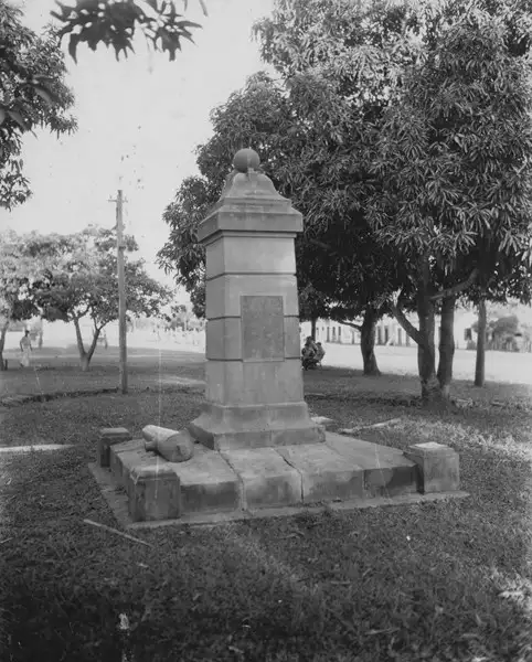 Foto 2: Monumento aos heróis da retinada de Laguna em Nioaque (MT)