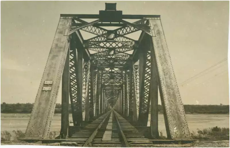 Foto 34: Ponte Ferroviária Francisco de Sá : Rio Paraná : Três Lagoas, MS