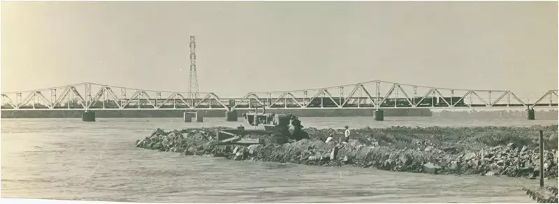 Foto 35: [Rio Paraná] : Ponte Ferroviária Francisco de Sá : Três Lagoas, MS