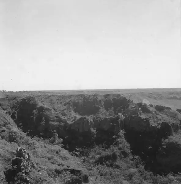 Foto 6: Panorâmica da serra de São Jerônimo, em um pequeno vale entre Alto Garças e Ponte de Pedra (MT)