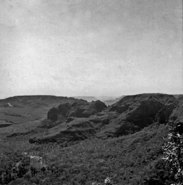 Foto 8: Panorâmica da serra de São Jerônimo, em um pequeno vale entre Alto Garças e Ponte de Pedra (MT)